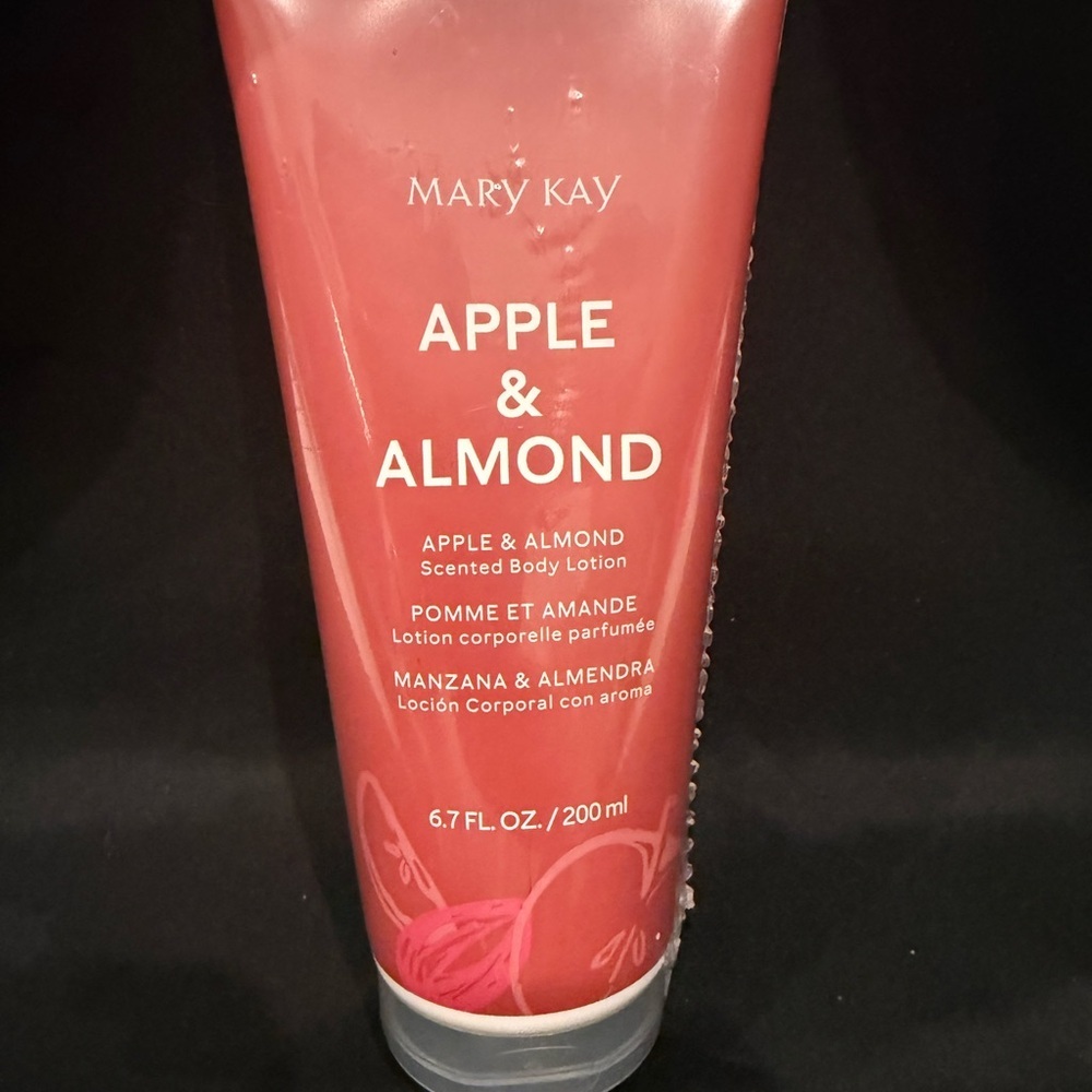 Mary Kay Apple & Almond Body Care Set - Shower Gel & Body Lotion - Picture 2 of 5